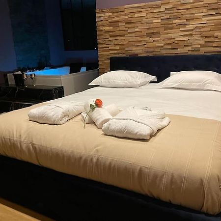 Le Cocon Des Granges - Suite Sauna Jaccuzi Spa Bonnieres-sur-Seine Eksteriør bilde